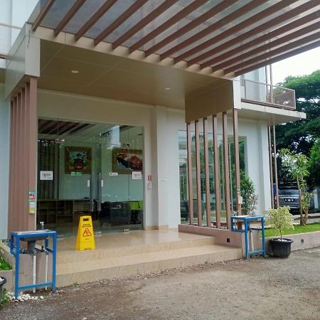 OYO 90102 Edotel Hotel By Dbest Hospitality Bandung Buitenkant foto