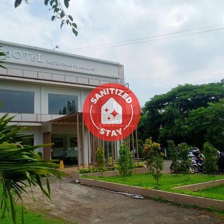 OYO 90102 Edotel Hotel By Dbest Hospitality Bandung Buitenkant foto