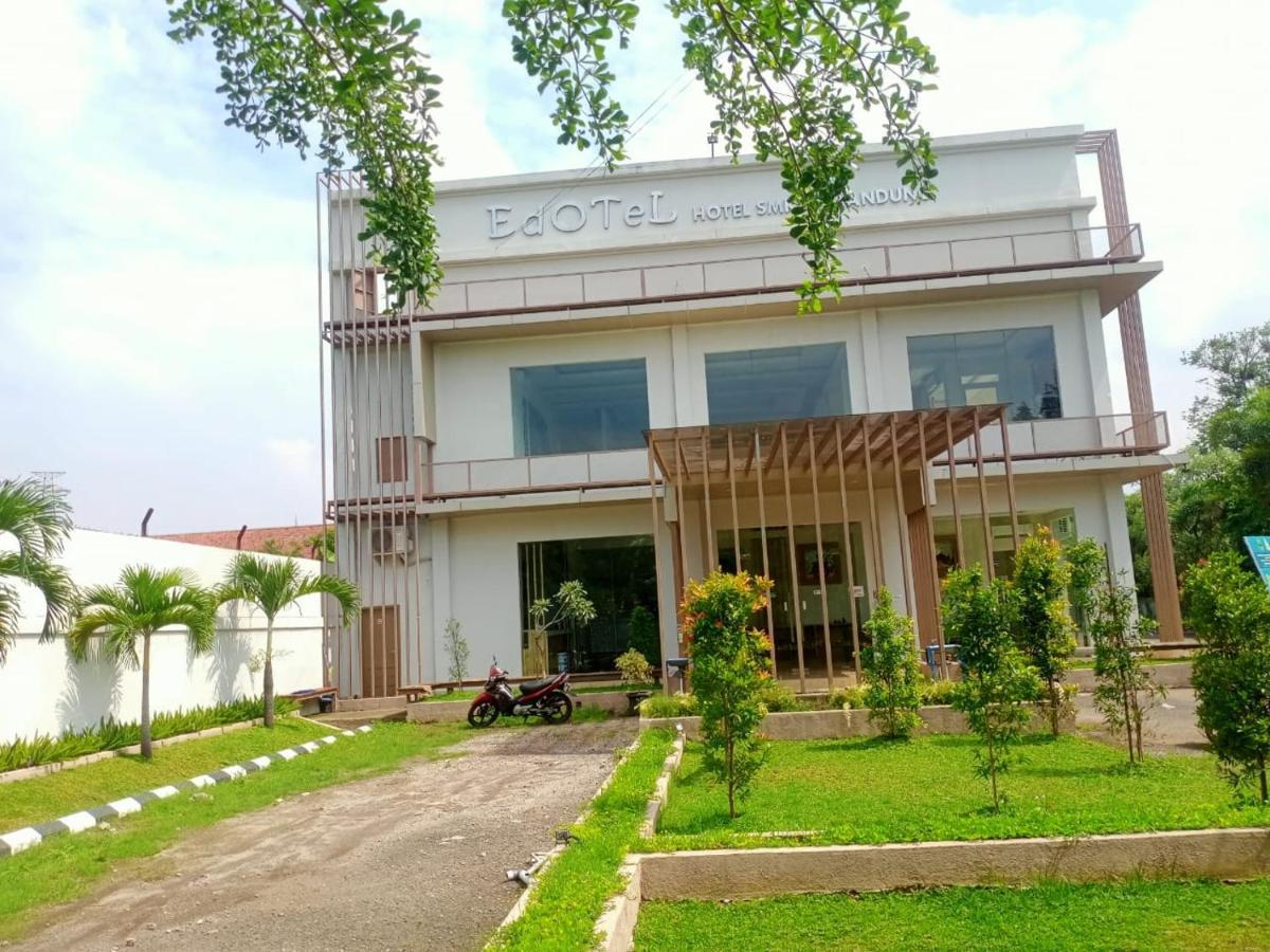OYO 90102 Edotel Hotel By Dbest Hospitality Bandung Buitenkant foto
