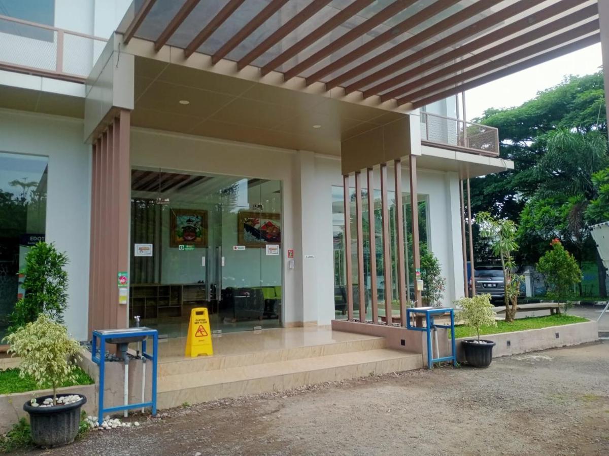 OYO 90102 Edotel Hotel By Dbest Hospitality Bandung Buitenkant foto