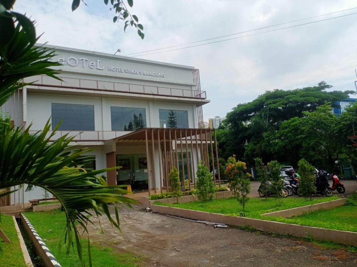 OYO 90102 Edotel Hotel By Dbest Hospitality Bandung Buitenkant foto