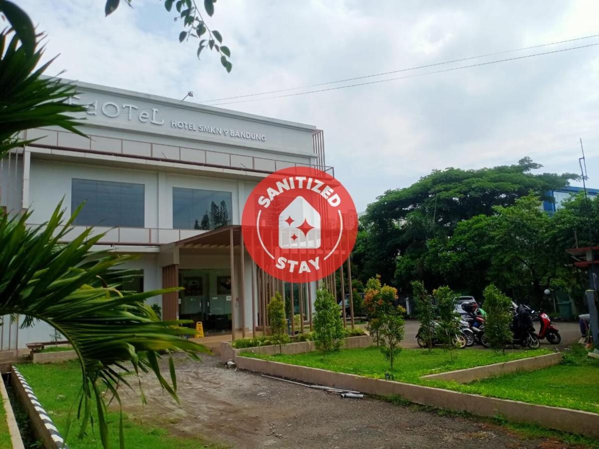 OYO 90102 Edotel Hotel By Dbest Hospitality Bandung Buitenkant foto