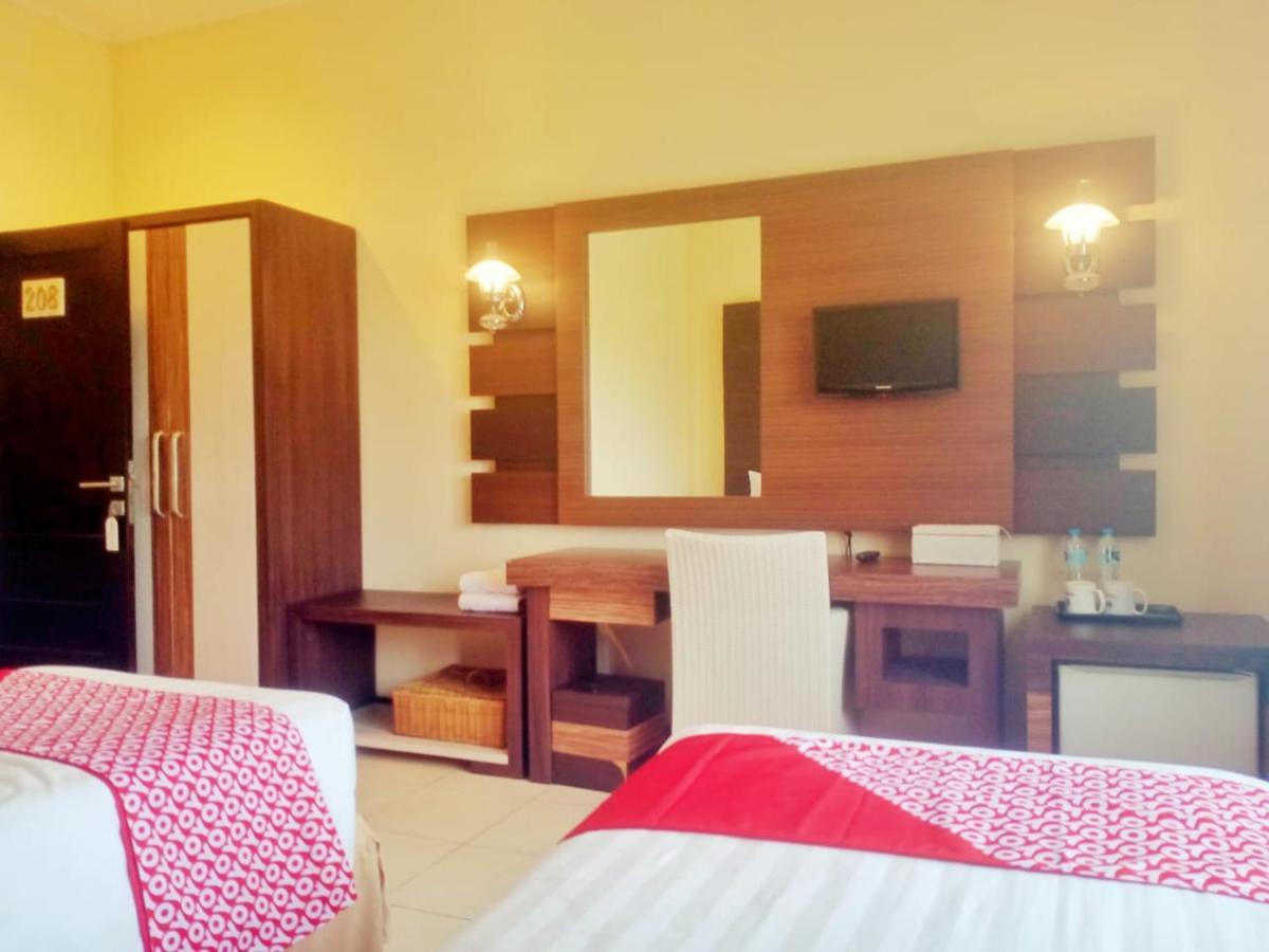 OYO 90102 Edotel Hotel By Dbest Hospitality Bandung Buitenkant foto