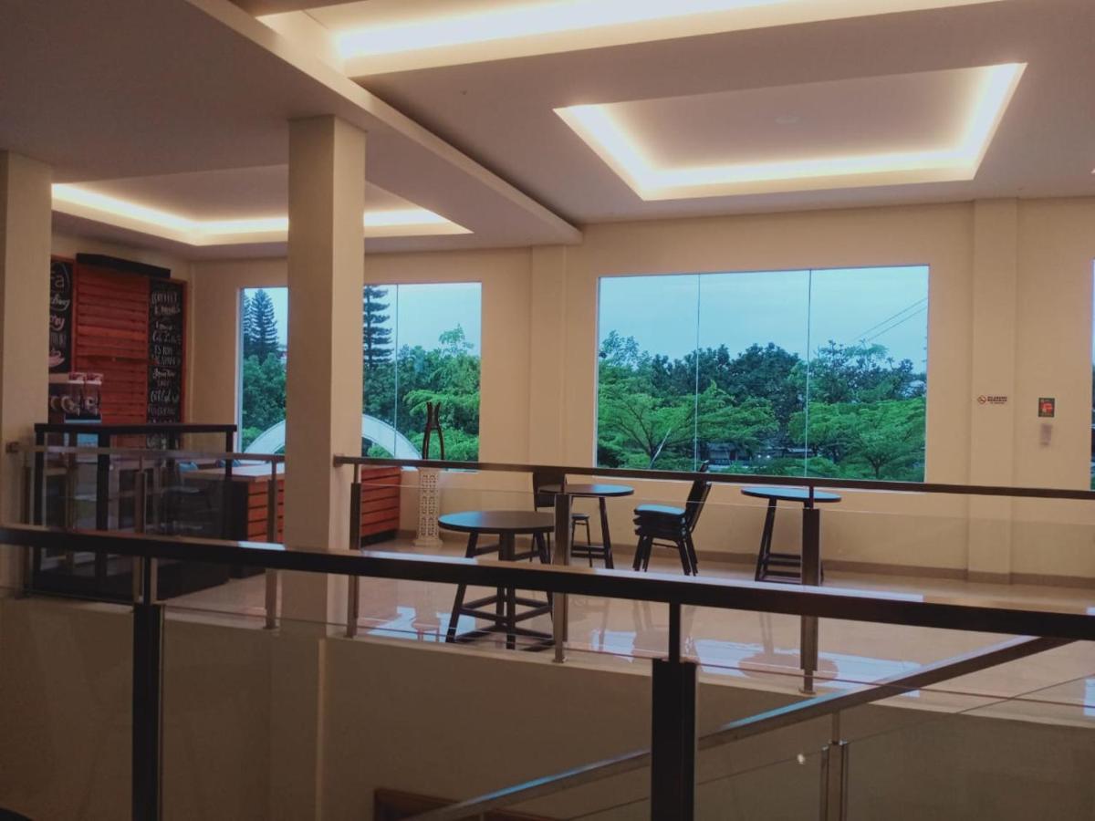 OYO 90102 Edotel Hotel By Dbest Hospitality Bandung Buitenkant foto