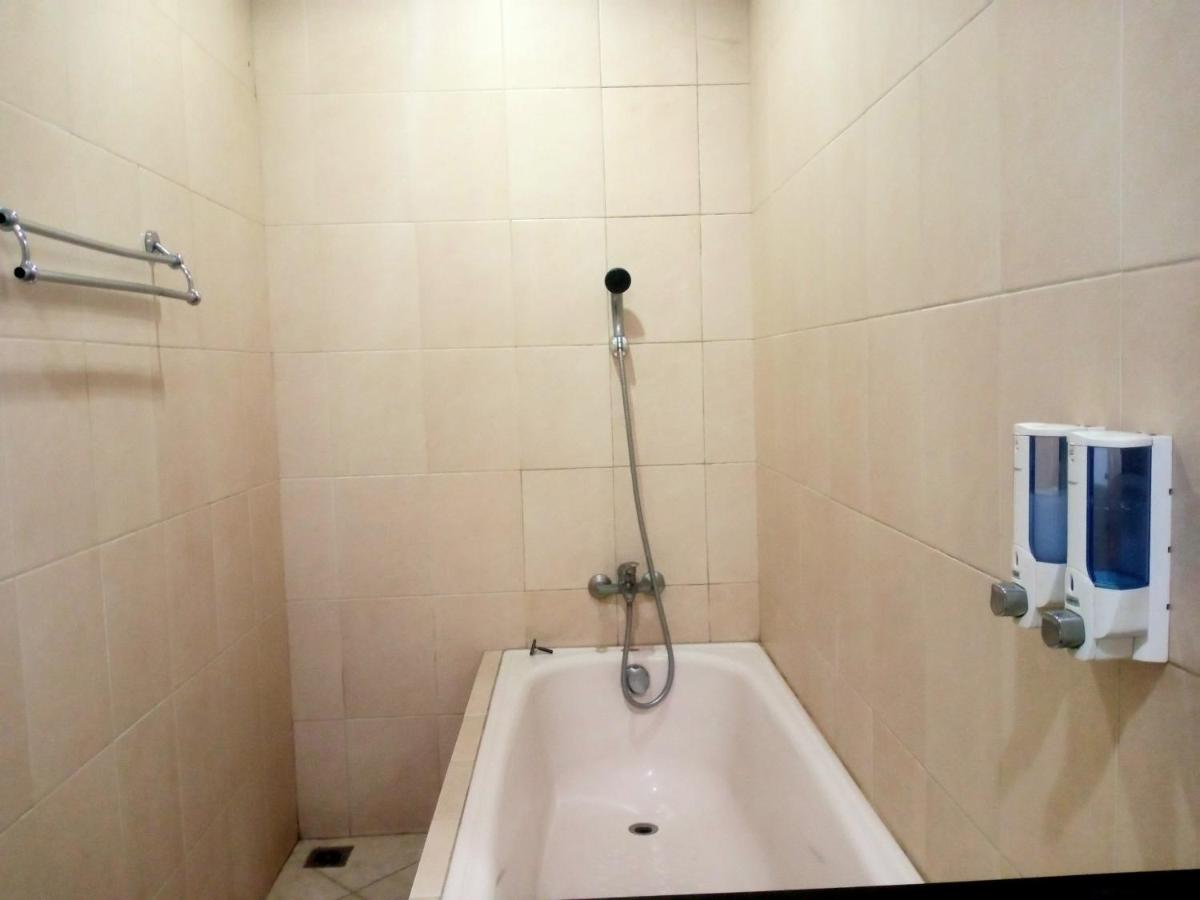 OYO 90102 Edotel Hotel By Dbest Hospitality Bandung Buitenkant foto