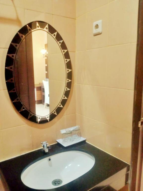 OYO 90102 Edotel Hotel By Dbest Hospitality Bandung Buitenkant foto