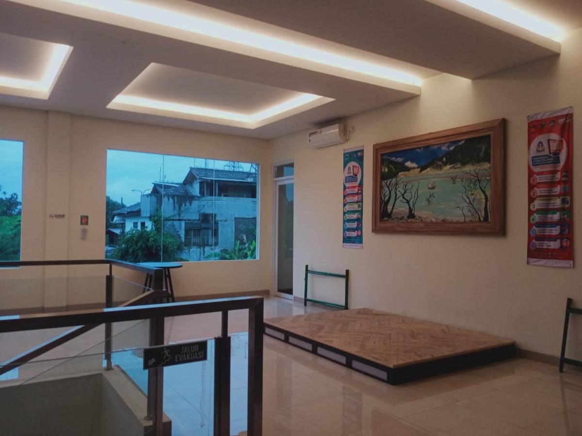 OYO 90102 Edotel Hotel By Dbest Hospitality Bandung Buitenkant foto